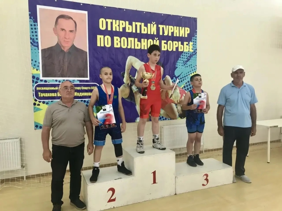 Юный спортсмен из Старобжегокая взял серебро на открытом турнире по вольной борьбе